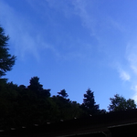 今朝は４００ミリの大雨の予報でしたが鳳凰小屋上空は晴れています。