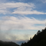 雲ちれじれの夕景の空