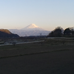 夕方の富士山。鳳凰三山の登山情報。良い天気なので御座石温泉から地蔵ヶ岳まで日帰りのパーティーなど数人がのぼりました。