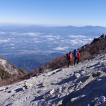 現在、鳳凰三山の登山道に雪はありません。今日は冬に備えて鳳凰小屋から上のマーキングをして来ました。