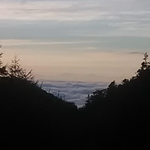 今朝の三つ峠方面。気温は１０度、温かい朝です。