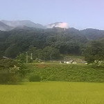 早朝は雨でしたが今は快晴の天気になり、鳳凰三山が良く見えています。