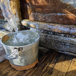 鳳凰小屋の水場を開設しました。