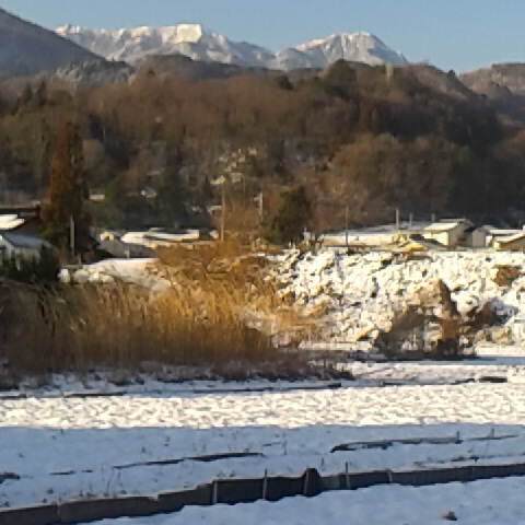 今日は暖かく穏やかな1 日でした。今朝の鳳凰三山。