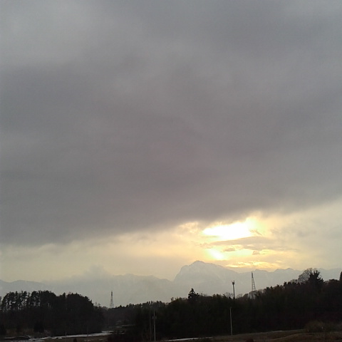 夕暮れの甲斐駒ヶ岳、明日は雪になりそうです。