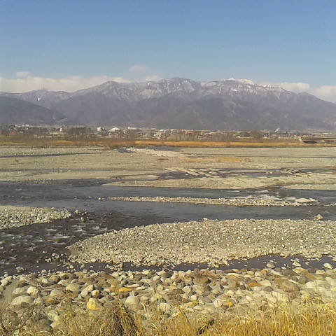 今日は春らしい天気、鳳凰三山はみえますが白根三山や甲斐駒ヶ岳はみえません。