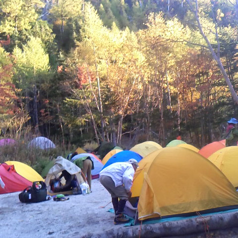今朝の気温は４度です、無風快晴の素晴らしい秋晴れの天気です。