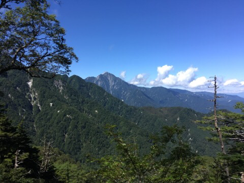 今朝の気温は6℃、甲斐駒ヶ岳もばっちり by有馬