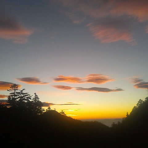 今朝の御坂山塊の朝焼け。